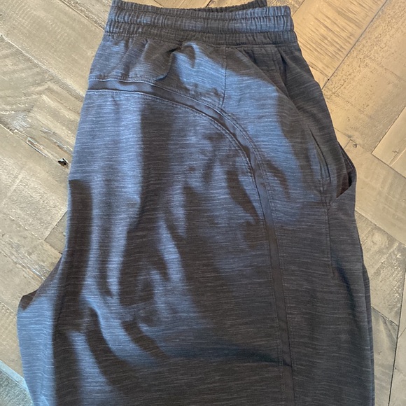 Men’s Lululemon pacebreaker shorts with liner - Picture 5 of 6